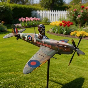 2D-chefspilot Eddie väderkvarnsprydnad, Ron Maidens Spitfire Fighter trädgårdsväderkvarn, militärflygplan väderkvarn innergård trädgårdsdekoration
