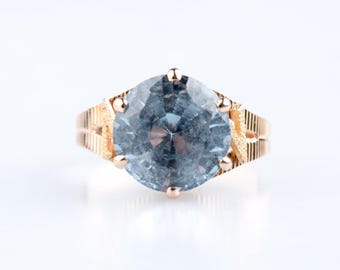 ブルートパーズリング – 18Kイエローゴールド –