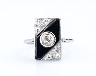 Art Deco ring with onyx and diamonds – 18K white gold –
