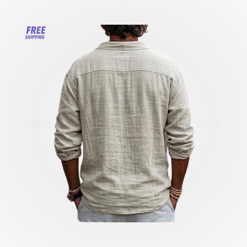 Peut inclure: Chemise beige clair &agrave; manches longues avec col boutonn&eacute;. La chemise est faite d'un tissu textur&eacute; et a une coupe d&eacute;contract&eacute;e. Les mots "FREE SHIPPING" sont dans un encadr&eacute; violet en haut &agrave; gauche.
