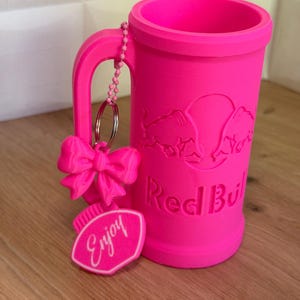 Soporte y vaso personalizados para latas de bebidas energéticas | Soporte para bebidas impreso en 3D | Regalo con nombre personalizado | Regalo para aficionados a las carreras | Vaso reutilizable | Abre-llaveros