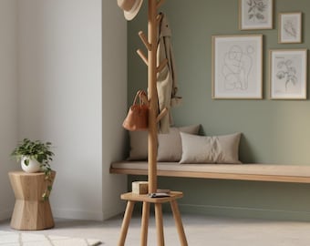 モダンな北欧インテリアにぴったりの、ナチュラル仕上げのミニマルな木製コートラック