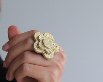 Large gold flower leather ring | Statement ring | Sustainable jewelry | Adjustable hypoallergenic band