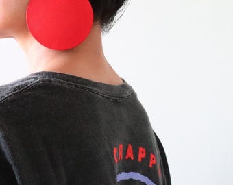 Pendientes de botón extragrandes de cuero rojo con forma de disco / Joyería minimalista de gran tamaño / Pendientes de botón hipoalergénicos