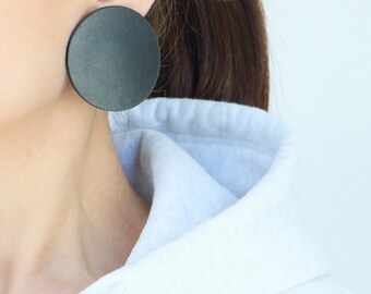 Large black leather disc stud earrings | Big black circle earrings | Geometric earrings | Reclaimed veg tan leather | Hypoallergenic post