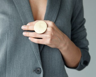 Large gold disc leather ring | Oversize gold ring | Big circle ring | Statement ring | Adjustable hypoallergenic band