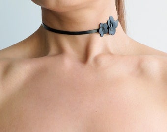 Black leather flower choker necklace | Minimalist mini neck flower | Adjustable leather collar made to size | Stainless steel clasp