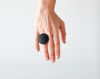 Large black disc leather ring | Big circle ring | Black statement ring | Geometric ring | Adjustable hypoallergenic band