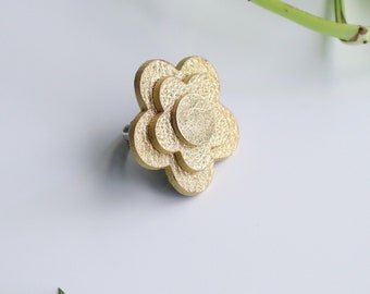 Large gold flower leather ring | Statement ring | Sustainable jewelry | Adjustable hypoallergenic band