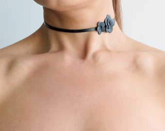 Black leather flower choker necklace | Minimalist mini neck flower | Adjustable leather collar made to size | Stainless steel clasp