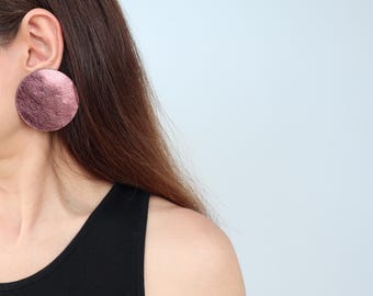 Aubergine leren schijfoorbellen | Grote bordeauxrode cirkelstekers | Hypoallergene stift van chirurgisch staal