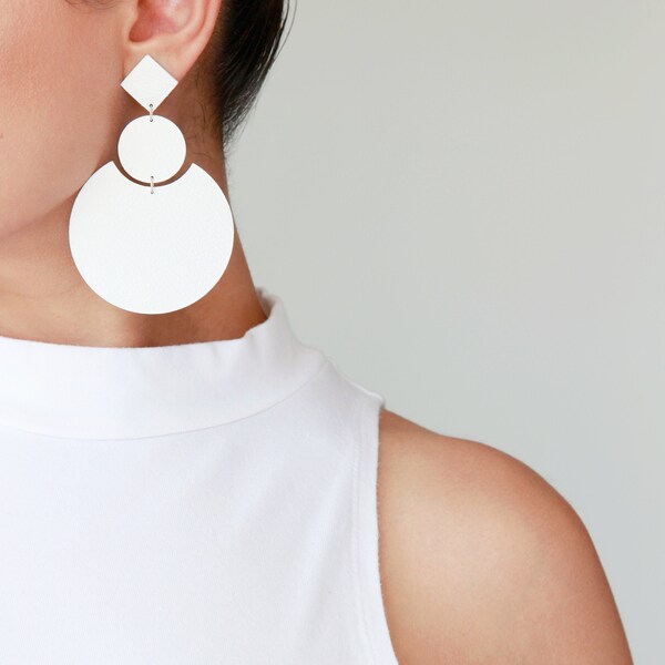 Large white geometric leather earrings | White statement earrings | Oversized earrings | Mod 60 style | Modern and minimal | Hypoallergenic