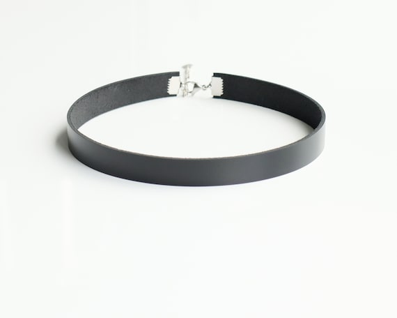 Plain on sale leather choker