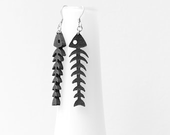 Pendientes de espina de pescado de cuero negro / Pendientes largos colgantes / Joyería de Halloween / Hipoalergénicos