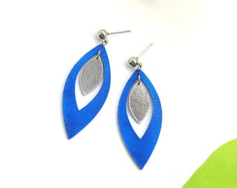 Pendientes de hoja de cuero azul y plateado / Aros colgantes estilo bohemio / Hipoalergénicos