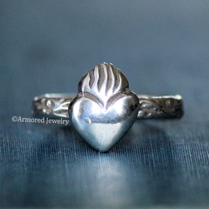 Anillo de corazón sagrado llameante de plata esterlina, anillo cristiano, joyería cristiana de plata, joyería del corazón sagrado, joyería religiosa, anillo de llama