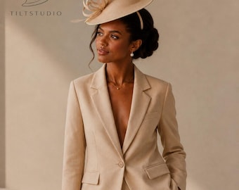 Cappello fascinator color champagne, elegante copricapo per il Derby, accessorio per capelli per invitati a matrimoni, cappello di lusso per il giorno delle corse.
