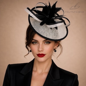 Svartvit Sinamay Fascinatorhatt, Elegant Derby Race Day-huvudbonad, Fjädercocktailaccessoar
