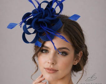 Sombrero tocado de plumas azul real, tocado para invitada a la boda del Derby de Kentucky.