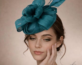 Cappello fascinator color verde acqua con piume, elegante copricapo da sposa, accessorio per capelli per il Derby Party