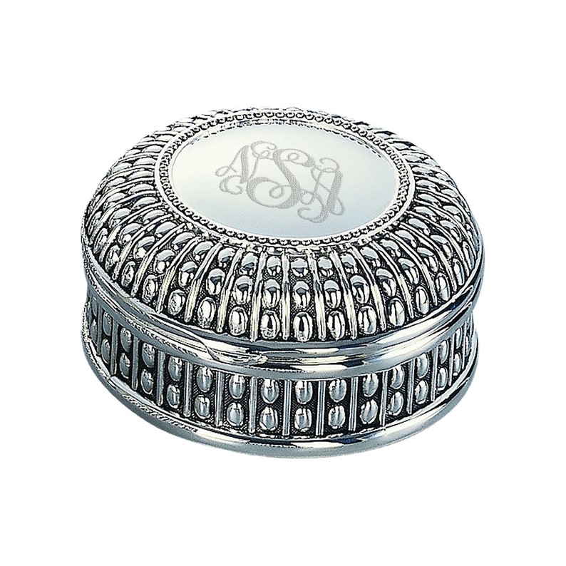 Custom round. Engraving Jewelry. Boxes for Jewellery.