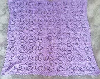 Manta de ganchillo lila tejida a mano – Cuadrados florales intrincados al estilo de la abuela