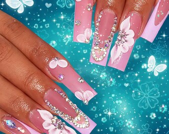 Uñas postizas con forma de ataúd, mariposa rosa, flores y diamantes de imitación, set Kawaii Coquette Fairy (24 piezas)