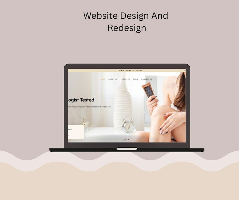 Op de afbeelding: Een laptop toont een website-ontwerp met de tekst "Website Design And Redesign" bovenaan. De website heeft een strakke lay-out met een productafbeelding en de tekst "ologist Tested". Een persoon houdt een product vast.