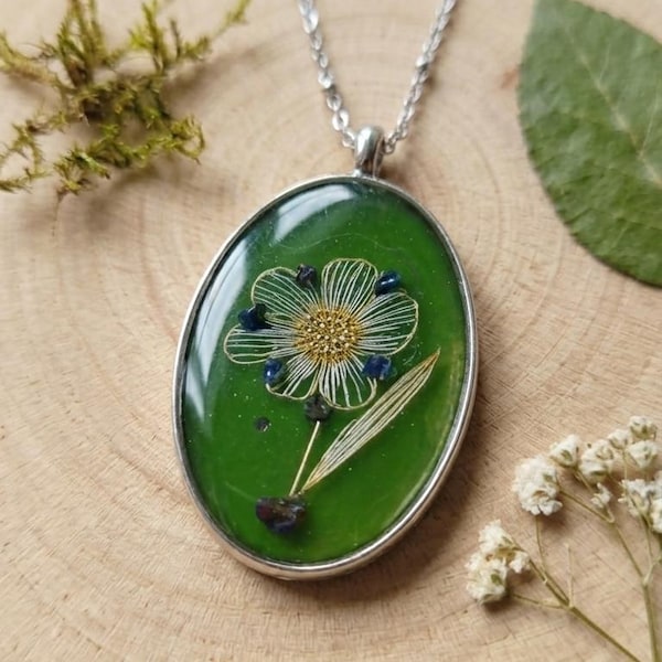 Amethist tuinketting, witte en gouden bloem, en deze natuurstenen...