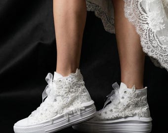 High Top Braut Sneakers Spitze und Strass - Brautschuhe personalisiert