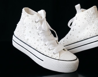 Scarpe da sposa alte personalizzate, sneakers da matrimonio per la sposa con perle bianche