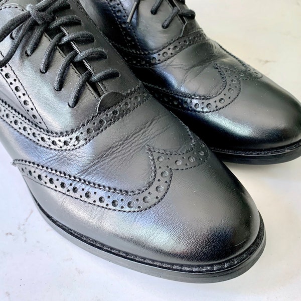 Women's Wingtip Oxford Shoes Black Leather Cole Haan Size 8 Brogues w/ Perforated Leather, Classic Styling & Waterproof Bottoms