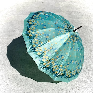 Vintage 1970s Floral Pagoda Umbrella: Pale Green Parasol - Etsy display picture 2