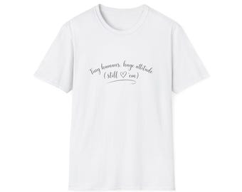 Lustiges Mom Shirt mit Kinder Namen | Individuelles Geschenk für Mama | Kleine Menschen Huge Attitude Tee
