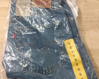 New w/Tags Levi Strauss High-Waisted MOM Shorts Size 29 - Description - Brand New w/Tags Levi Strauss High-Waisted MOM Shorts Size 29