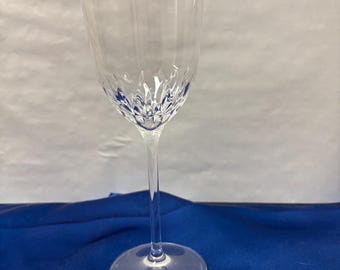 Vintage und Ruhestand Wedgwood Martha Stewart Petals Crystal Weinglas, Elegant Cut Leaf Stemware