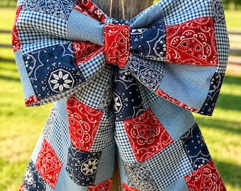 Colgador de puerta con lazo de patchwork patriótico