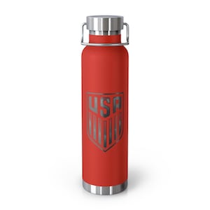 Botella de agua isotérmica con el escudo de la selección nacional de fútbol de EE. UU. – Botella de acero inoxidable de 650 ml – Artículos para aficionados de EE. UU. imagen 2