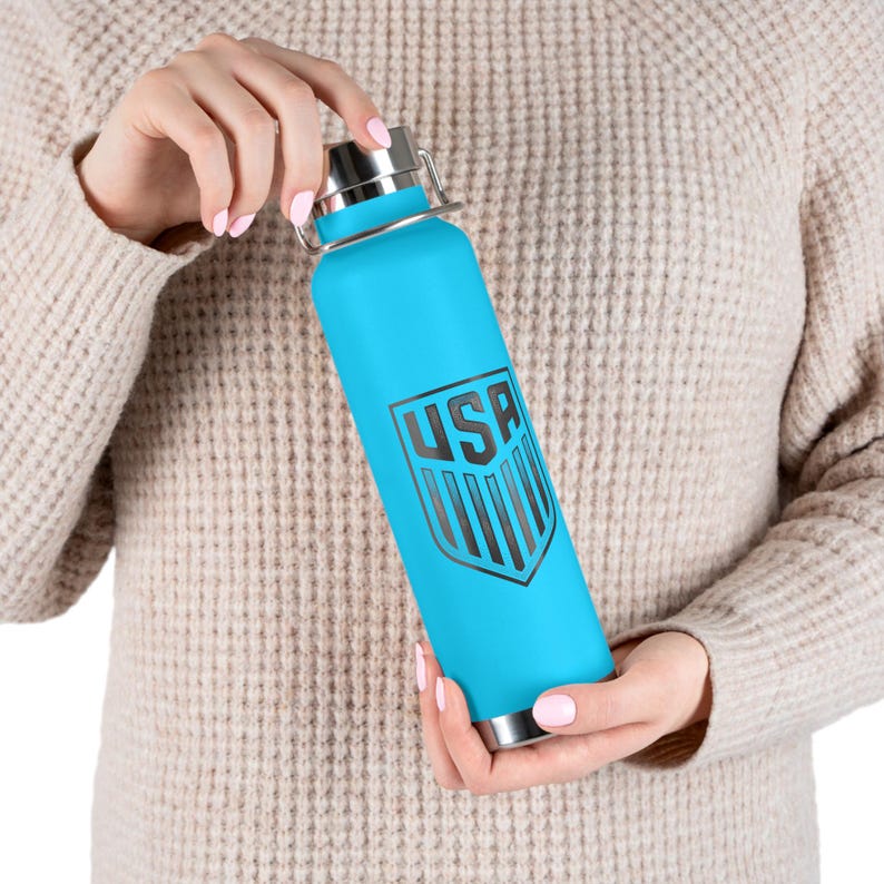 Botella de agua isotérmica con el escudo de la selección nacional de fútbol de EE. UU. – Botella de acero inoxidable de 650 ml – Artículos para aficionados de EE. UU. imagen 14