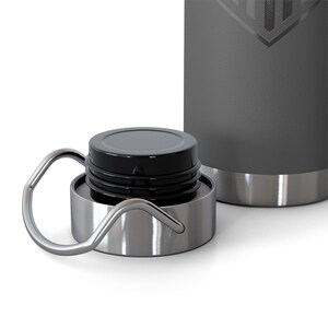 Botella de agua isotérmica con el escudo de la selección nacional de fútbol de EE. UU. – Botella de acero inoxidable de 650 ml – Artículos para aficionados de EE. UU. imagen 15