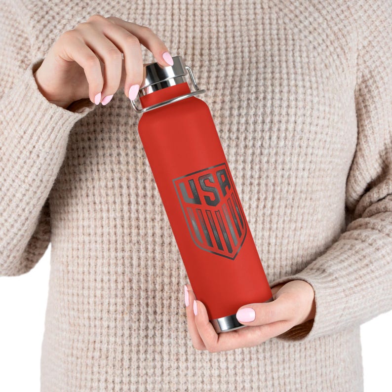 Botella de agua isotérmica con el escudo de la selección nacional de fútbol de EE. UU. – Botella de acero inoxidable de 650 ml – Artículos para aficionados de EE. UU. imagen 10