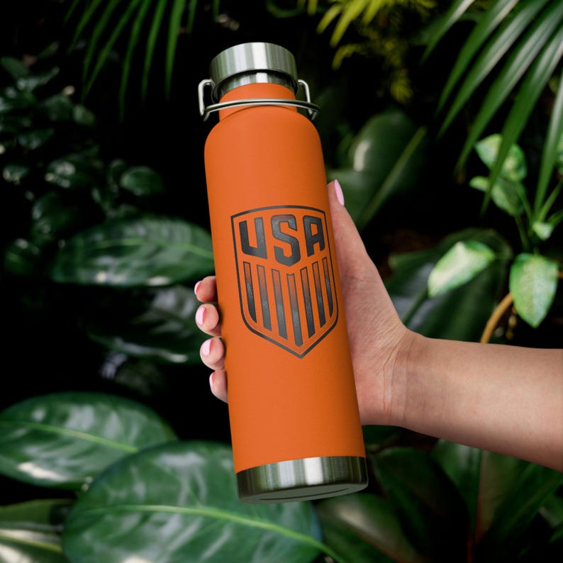 Botella de agua isotérmica con el escudo de la selección nacional de fútbol de EE. UU. – Botella de acero inoxidable de 650 ml – Artículos para aficionados de EE. UU. imagen 9