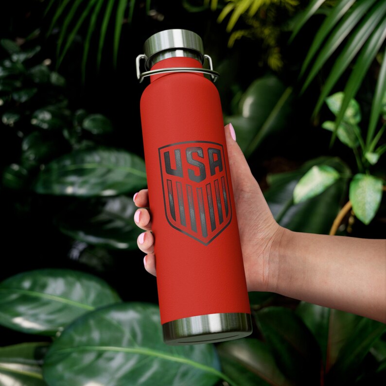 Botella de agua isotérmica con el escudo de la selección nacional de fútbol de EE. UU. – Botella de acero inoxidable de 650 ml – Artículos para aficionados de EE. UU. imagen 7