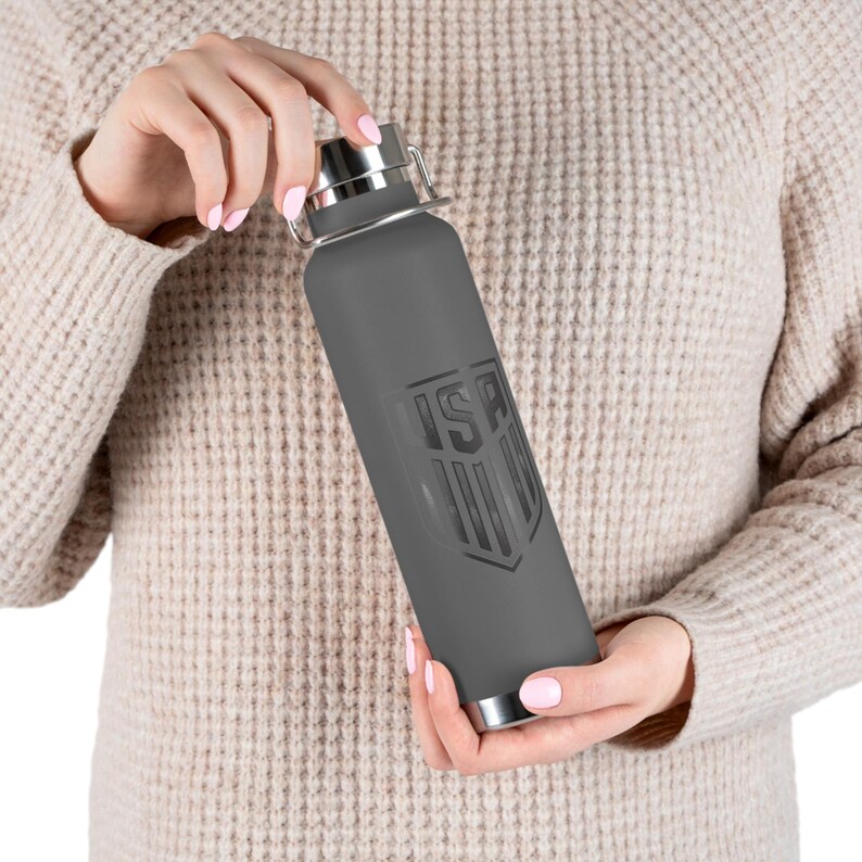 Botella de agua isotérmica con el escudo de la selección nacional de fútbol de EE. UU. – Botella de acero inoxidable de 650 ml – Artículos para aficionados de EE. UU. imagen 13