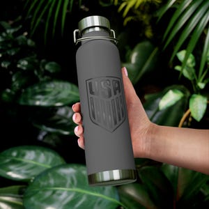 Botella de agua isotérmica con el escudo de la selección nacional de fútbol de EE. UU. – Botella de acero inoxidable de 650 ml – Artículos para aficionados de EE. UU. imagen 8