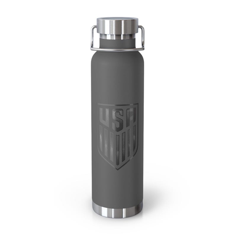 Botella de agua isotérmica con el escudo de la selección nacional de fútbol de EE. UU. – Botella de acero inoxidable de 650 ml – Artículos para aficionados de EE. UU. imagen 3