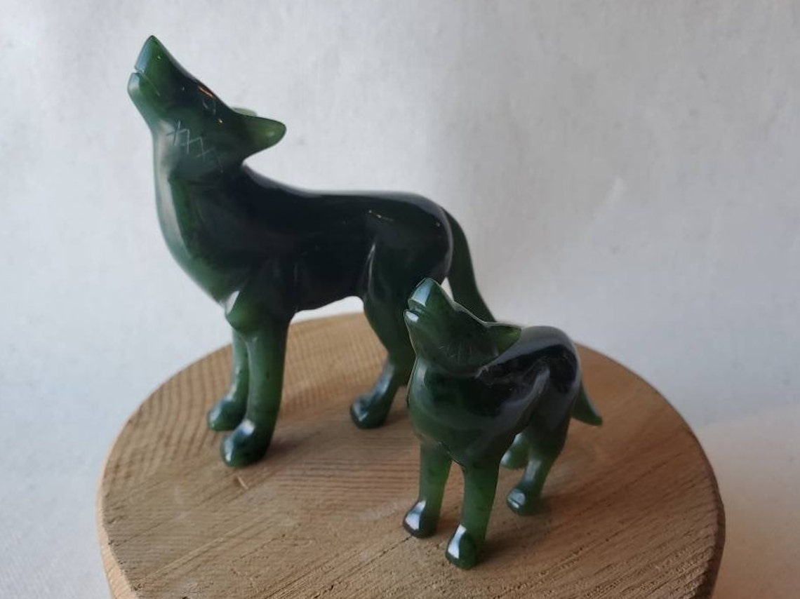 Grüner Nephrit Jade Wolf Geschnitzter Jade stehender Wolf Etsy