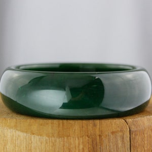 Canadian Nephrite Jade Bangle: AAA Grade Emerald Green