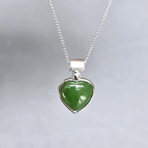 Nephrit Jade Herz Halskette: versilberter Anhänger, Heilung Chakra