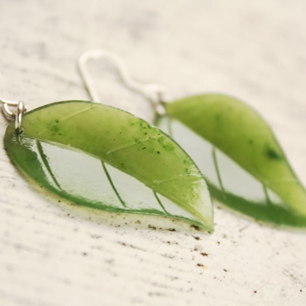 Pendientes de hoja de jade de nefrita, jade de nefrita verde, pendientes de jade verde esmeralda, chakra del corazón curativo, regalo de aniversario para la esposa